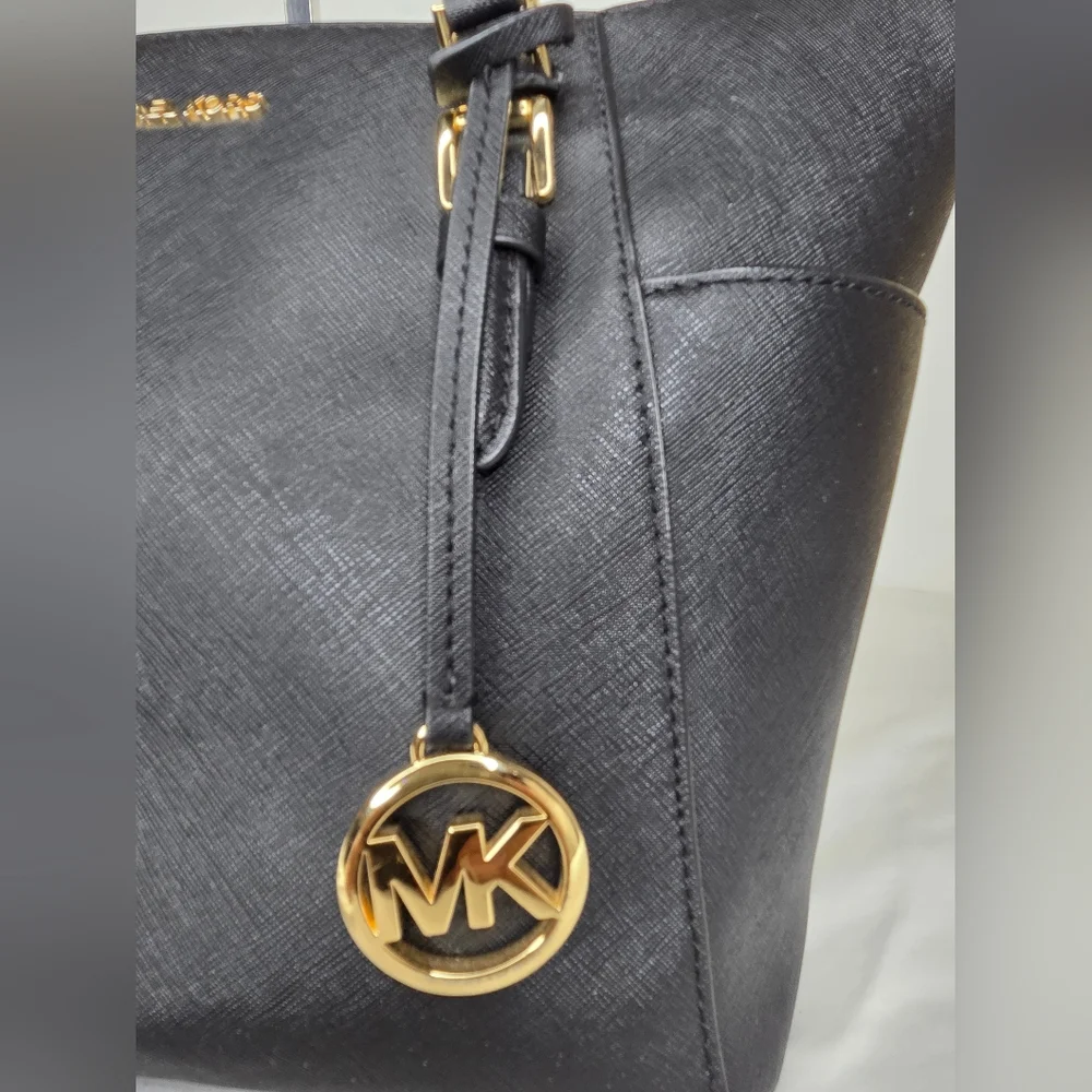 Michael Kors aprox 11"x10"inchs- Black Tote Bag W/ Golden Hardware - Picture 3 of 15